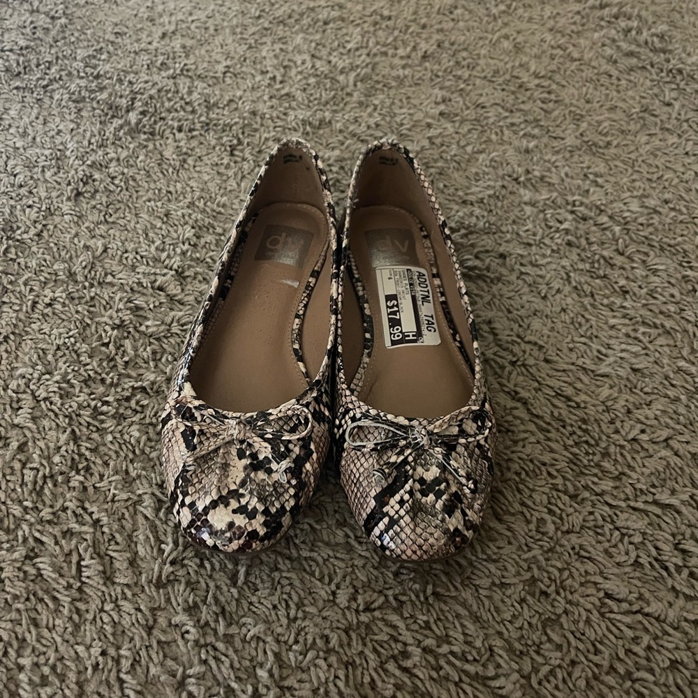 Dolce Vita Black and Cream Flats